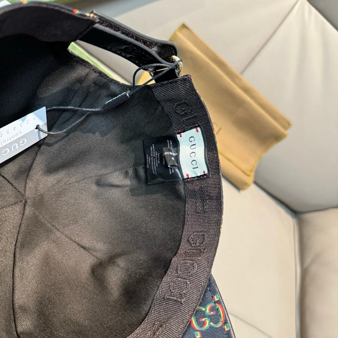 P90 new model shipped, Gucci (Gucci) new original baseball cap, double G insect print, counter 1:1, imported canvas + first layer cowhide, popular for purchasing, versatile style for men and women, great quality! The basic head circumference is 56cm, and the patch is adjustable.