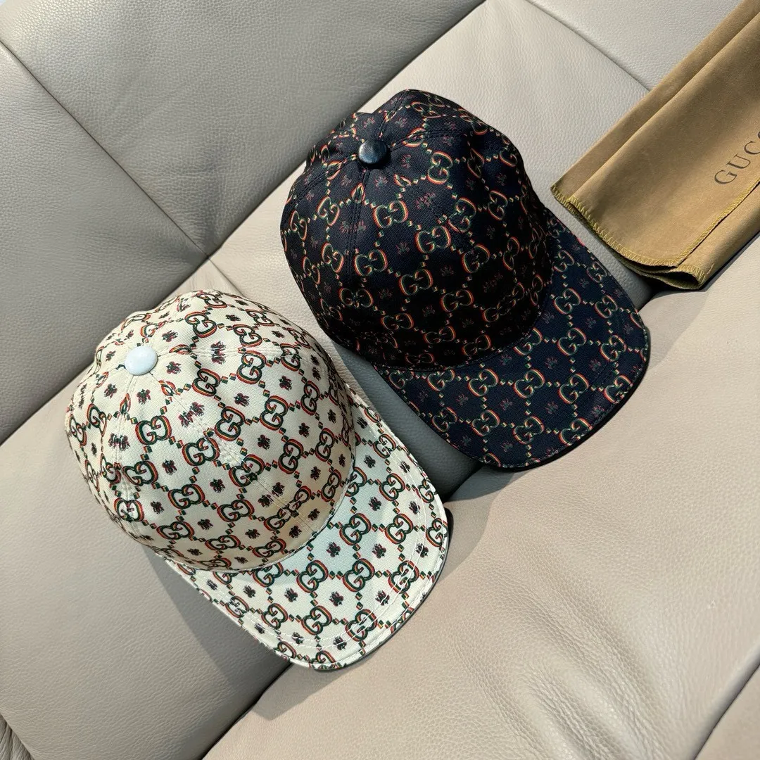 P90 new model shipped, Gucci (Gucci) new original baseball cap, double G insect print, counter 1:1, imported canvas + first layer cowhide, popular for purchasing, versatile style for men and women, great quality! The basic head circumference is 56cm, and the patch is adjustable.