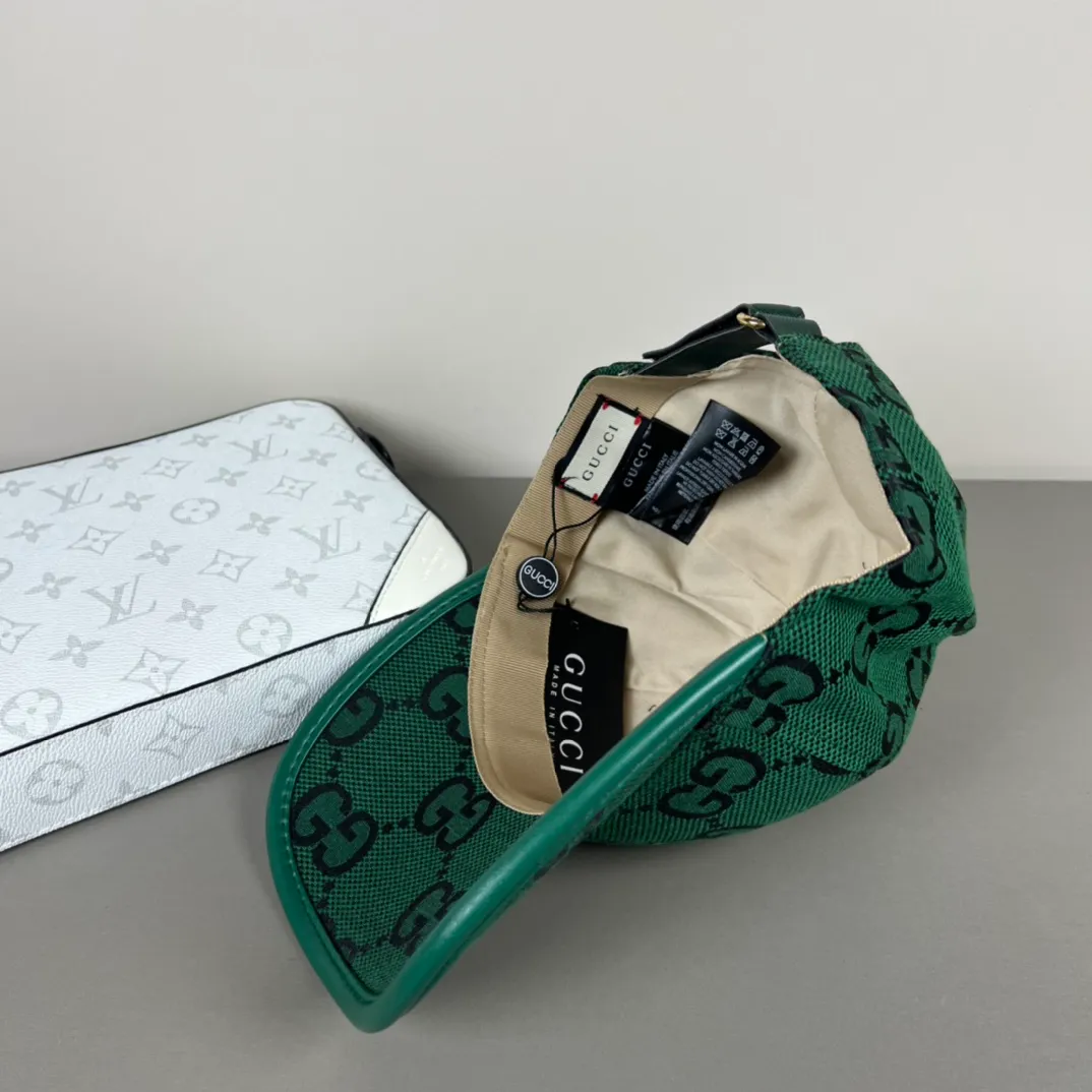 P56💰Gucci Baseball Cap♥️GUCCI🧢Official website new product, baseball cap, original quality, hot arrival 🔥🎩 The craftsmanship is very exquisite, high-end and classy! Low-key luxury, easy to carry! Running volume!
