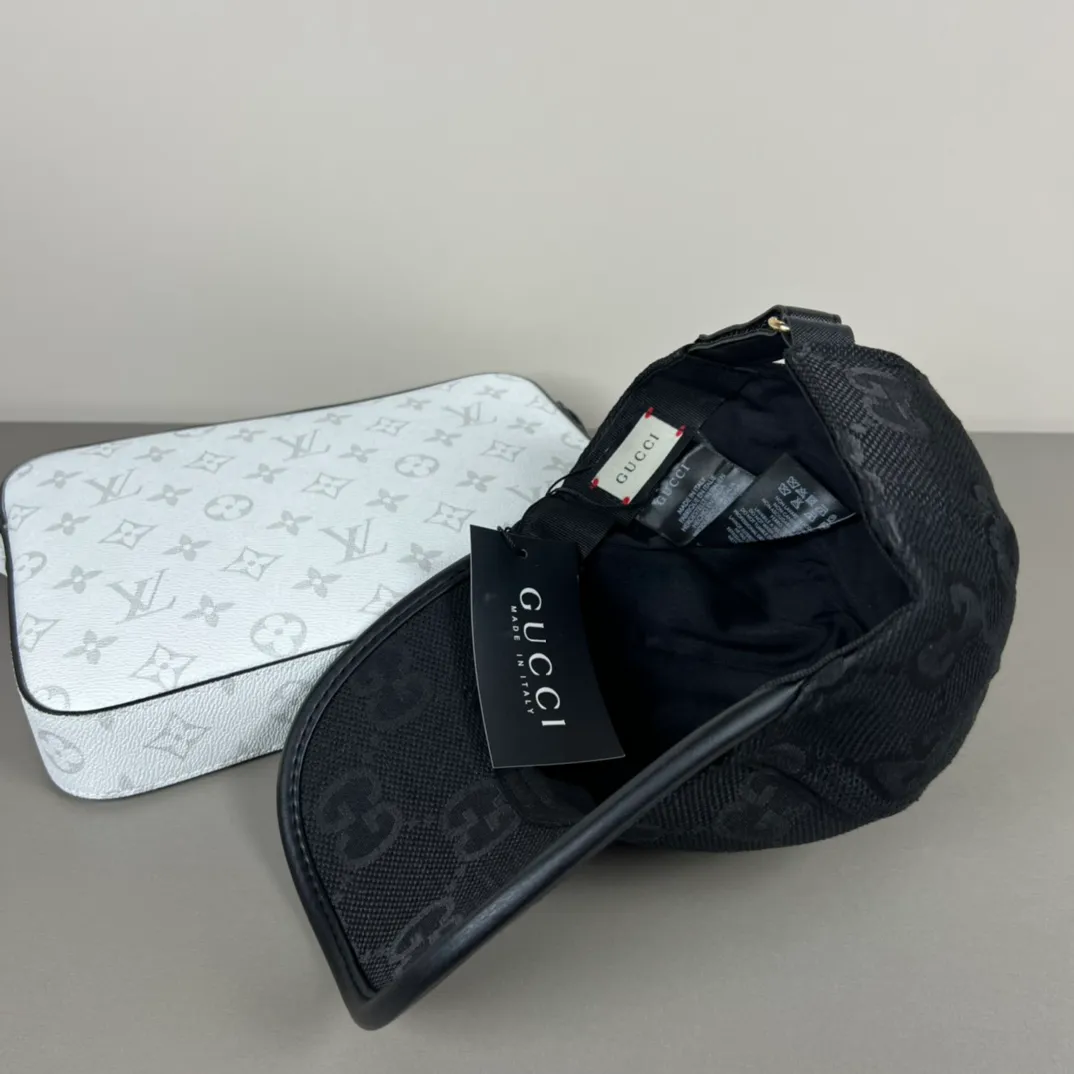 P56💰Gucci Baseball Cap♥️GUCCI🧢Official website new product, baseball cap, original quality, hot arrival 🔥🎩 The craftsmanship is very exquisite, high-end and classy! Low-key luxury, easy to carry! Running volume!