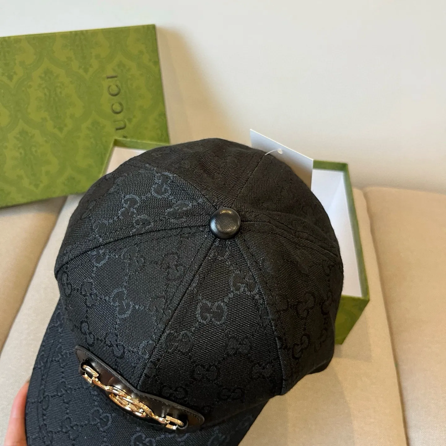 P60 Gucci Baseball Cap♥️GUCCI🧢New product from the official website, baseball cap, original quality, very popular 🔥🎩 The craftsmanship is very exquisite, high-end and classy! Low-key luxury, easy to carry! Running volume!