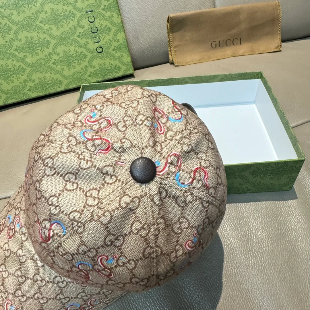 p90., Gucci Gucci’s new original baseball cap, limited edition for the Year of the Snake, crazy snake double G jacquard, 1:1 mold opening and customization at the counter, perfect anti-pattern, original canvas fabric, light and breathable! Basic head circumference 56cm, adjustable.