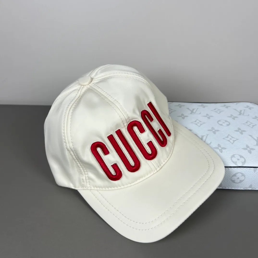 P46💰Gucci Baseball Cap♥️GUCCI🧢Official website new product, baseball cap, original quality, hot arrival 🔥🎩 The craftsmanship is very exquisite, high-end and classy! Low-key luxury, easy to carry! Running volume!
