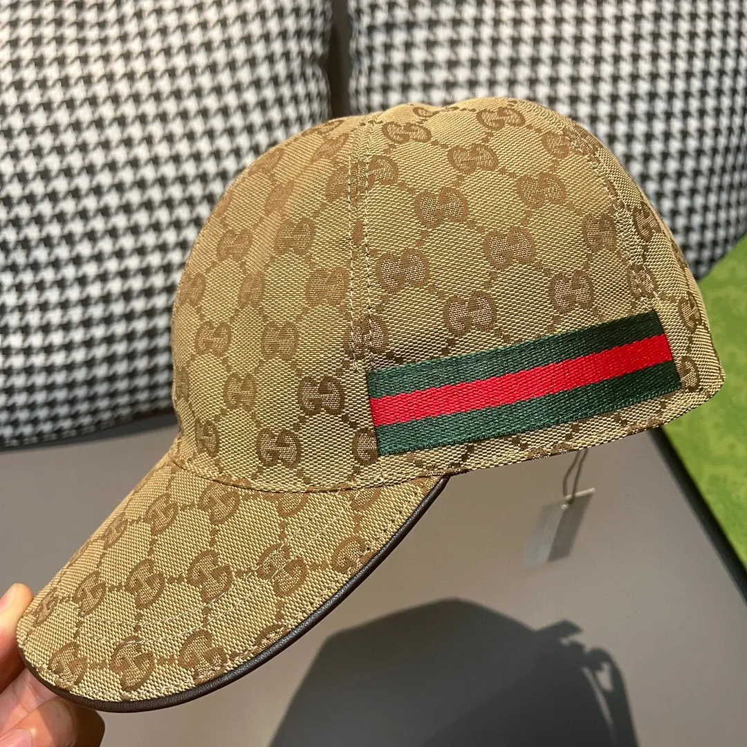 Batch 900,000-year-old classic model! Apricot color, black available in size S, Gucci (Gucci) classic original baseball cap😍😍Customized at the counter with 1:1 mold opening, the highest version, original canvas fabric + first-layer cowhide, light and breathable! Photographed in real life, suitable for men and women in all seasons, basic head circumference 56cm, adjustable patches.