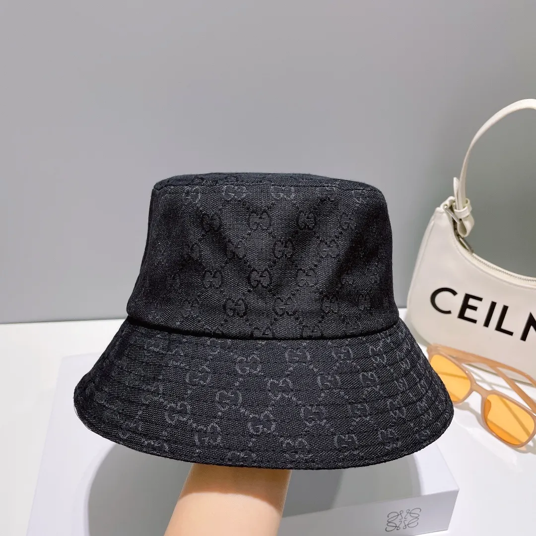 P56 Gucci (Gucci) classic original baseball cap, logo webbing counter 1:1 mold opening, the highest version, original canvas + first layer of cowhide, pure cotton lining, light and breathable! Photographed in real life, suitable for men and women in all seasons, basic head circumference 56cm, adjustable patches.