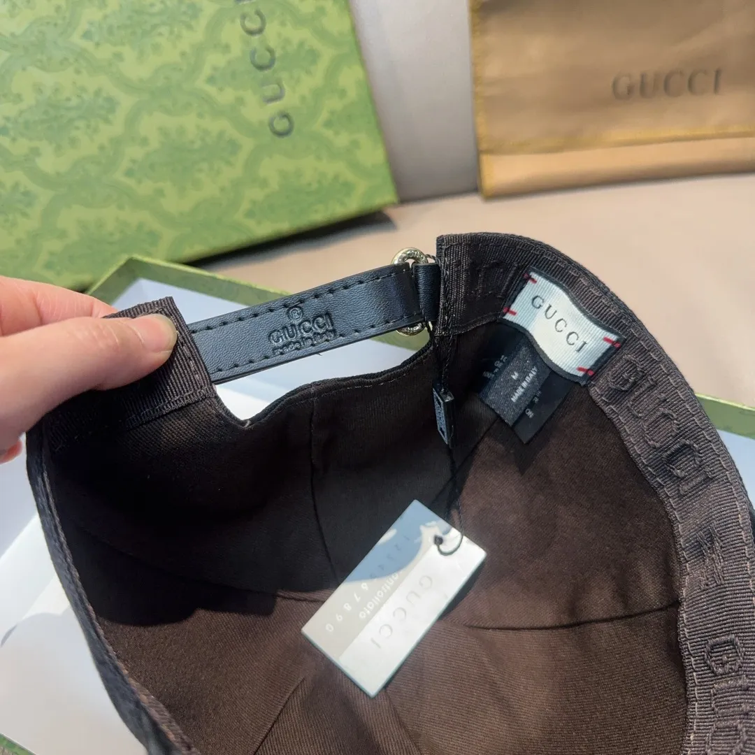 P90, Gucci (Gucci) new original baseball cap, canvas and leather, best-selling model at the counter, 1:1 mold customization, original canvas fabric + first-layer cowhide, fashionable and handsome! The quality is great, the basic head circumference is 56cm, and the patch is adjustable.