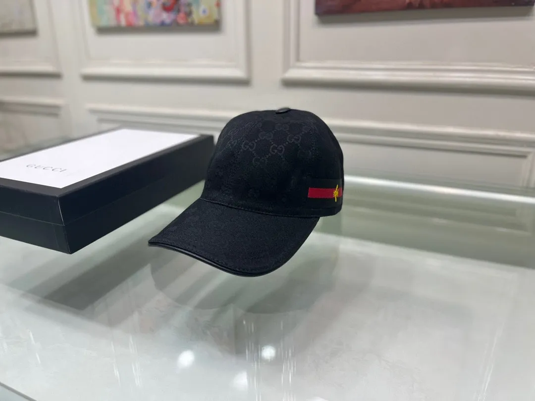 🉐900,000-year-old classic model shipped! ., Gucci (Gucci) classic original baseball cap 😍😍 1:1 mold opening and customization at the counter, the highest version, original canvas + first-layer cowhide, pure cotton lining, light and breathable! Photographed in real life, suitable for men and women in all seasons, basic head circumference 56cm, adjustable patches.