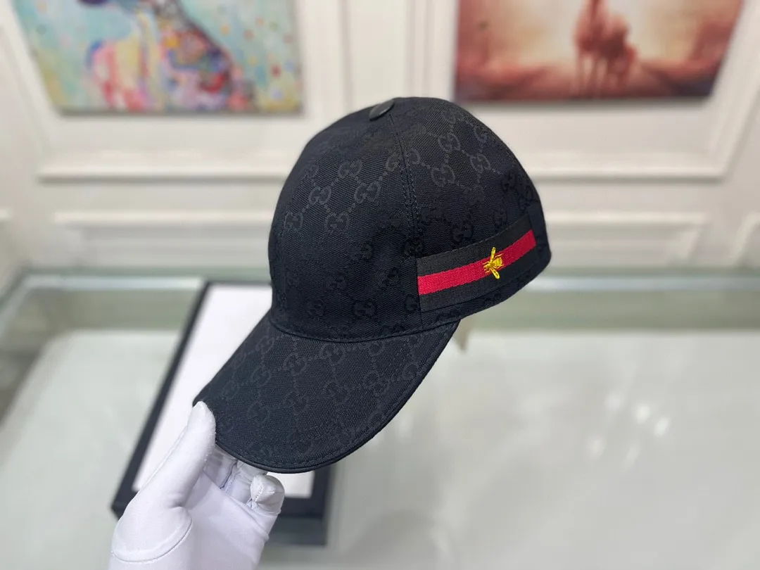 🉐900,000-year-old classic model shipped! ., Gucci (Gucci) classic original baseball cap 😍😍 1:1 mold opening and customization at the counter, the highest version, original canvas + first-layer cowhide, pure cotton lining, light and breathable! Photographed in real life, suitable for men and women in all seasons, basic head circumference 56cm, adjustable patches.