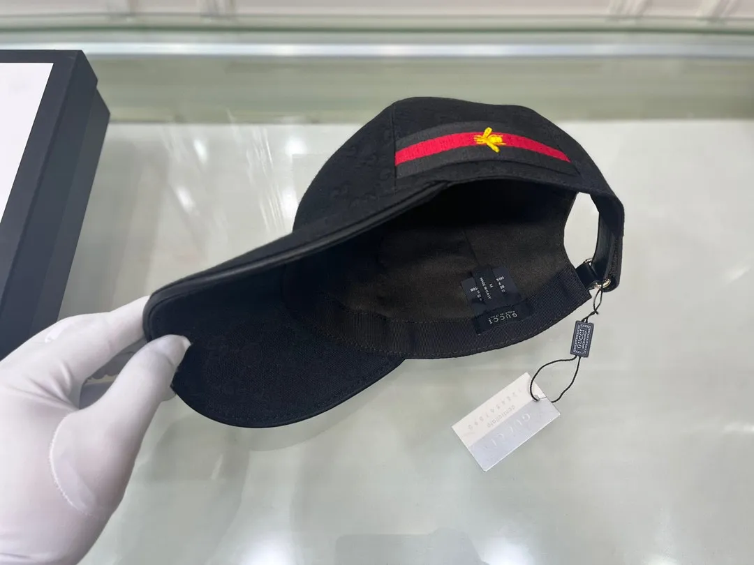 🉐900,000-year-old classic model shipped! ., Gucci (Gucci) classic original baseball cap 😍😍 1:1 mold opening and customization at the counter, the highest version, original canvas + first-layer cowhide, pure cotton lining, light and breathable! Photographed in real life, suitable for men and women in all seasons, basic head circumference 56cm, adjustable patches.