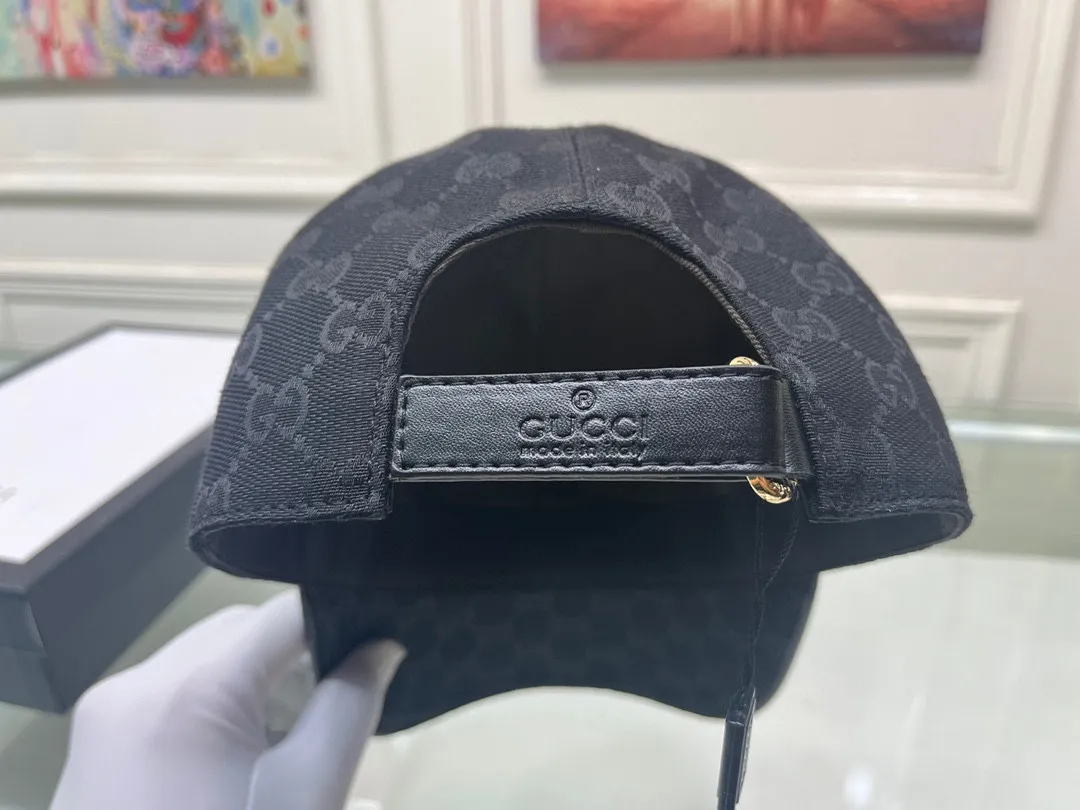 🉐900,000-year-old classic model shipped! ., Gucci (Gucci) classic original baseball cap 😍😍 1:1 mold opening and customization at the counter, the highest version, original canvas + first-layer cowhide, pure cotton lining, light and breathable! Photographed in real life, suitable for men and women in all seasons, basic head circumference 56cm, adjustable patches.