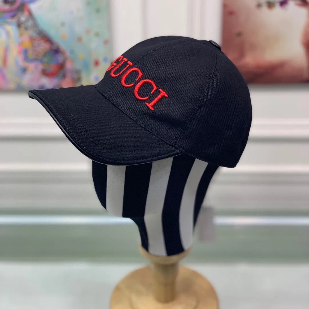🉐120 new models shipped! ,, Gucci (Gucci) new original baseball cap, GUCCI embroidery, 1:1 mold customization, heavy embroidery, details comparable to counters, original canvas fabric + first-layer cowhide, excellent quality! The first choice for handsome men and beautiful women, fashionable and versatile. The basic head circumference is 56cm, and the patch is adjustable.