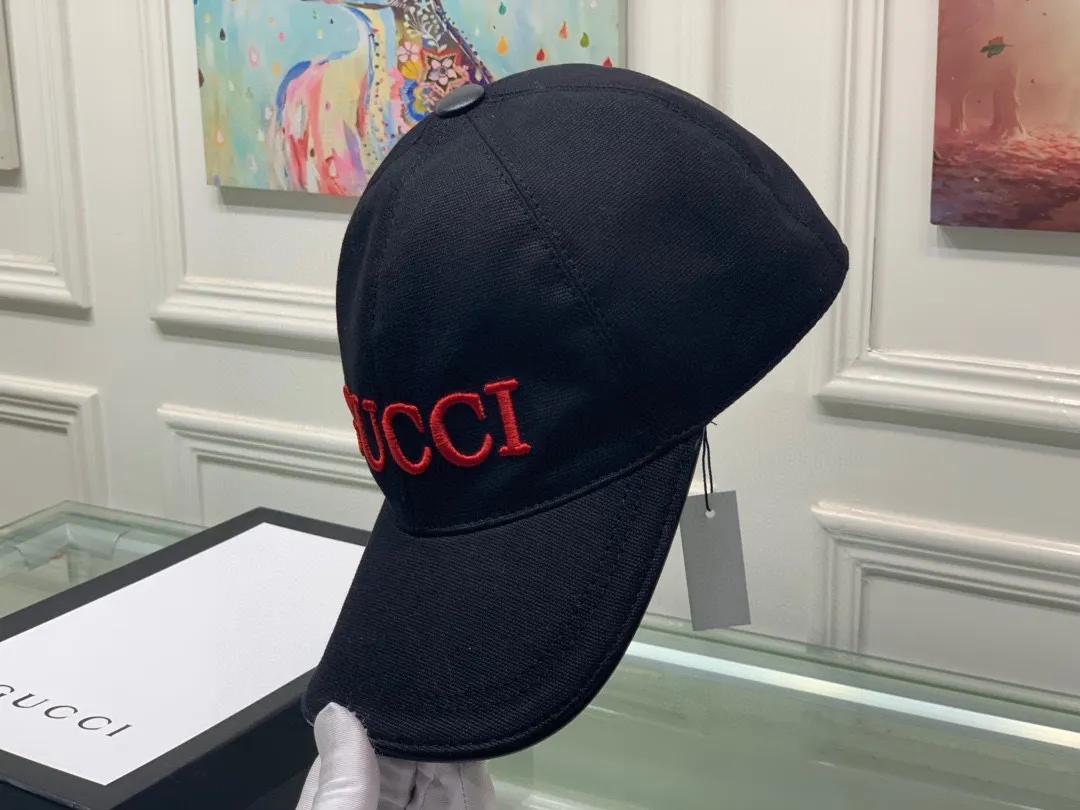 🉐120 new models shipped! ,, Gucci (Gucci) new original baseball cap, GUCCI embroidery, 1:1 mold customization, heavy embroidery, details comparable to counters, original canvas fabric + first-layer cowhide, excellent quality! The first choice for handsome men and beautiful women, fashionable and versatile. The basic head circumference is 56cm, and the patch is adjustable.