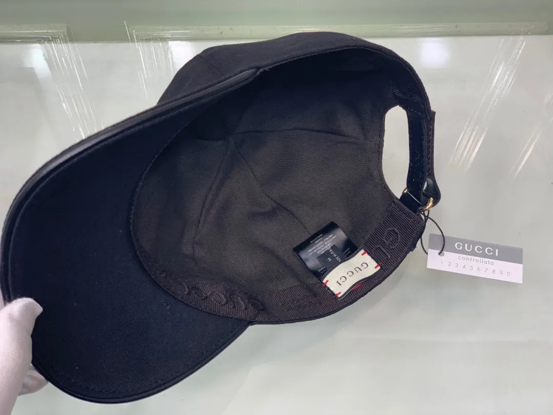 🉐120 new models shipped! ,, Gucci (Gucci) new original baseball cap, GUCCI embroidery, 1:1 mold customization, heavy embroidery, details comparable to counters, original canvas fabric + first-layer cowhide, excellent quality! The first choice for handsome men and beautiful women, fashionable and versatile. The basic head circumference is 56cm, and the patch is adjustable.