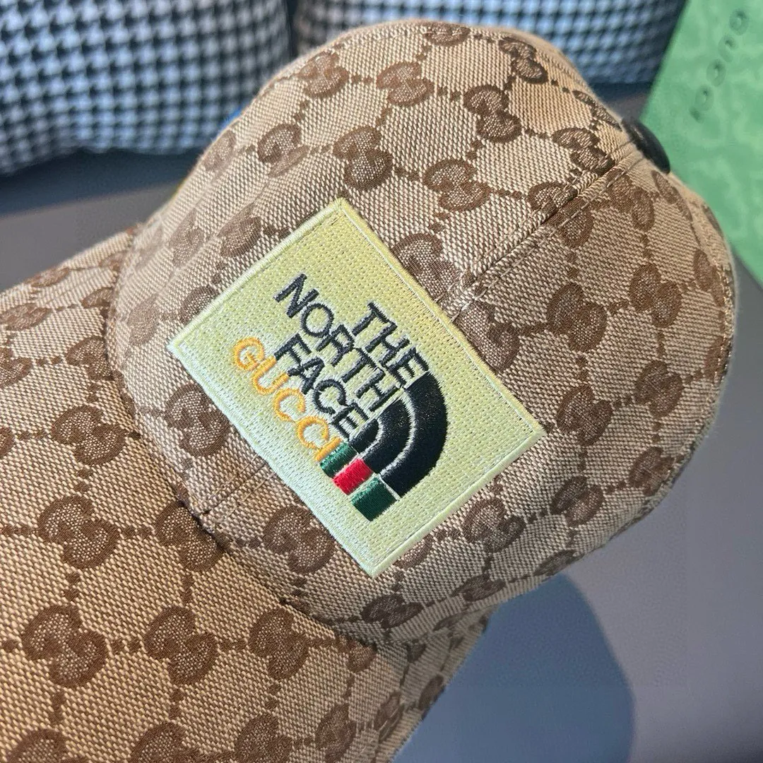 P90, Gucci's new original baseball cap, North Face embroidery! Counter 1:1, imported canvas + first-layer cowhide, popular for purchasing, versatile style for men and women, great quality! The basic head circumference is 56cm, and the patch is adjustable.