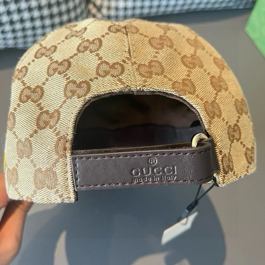 P90, Gucci's new original baseball cap, North Face embroidery! Counter 1:1, imported canvas + first-layer cowhide, popular for purchasing, versatile style for men and women, great quality! The basic head circumference is 56cm, and the patch is adjustable.