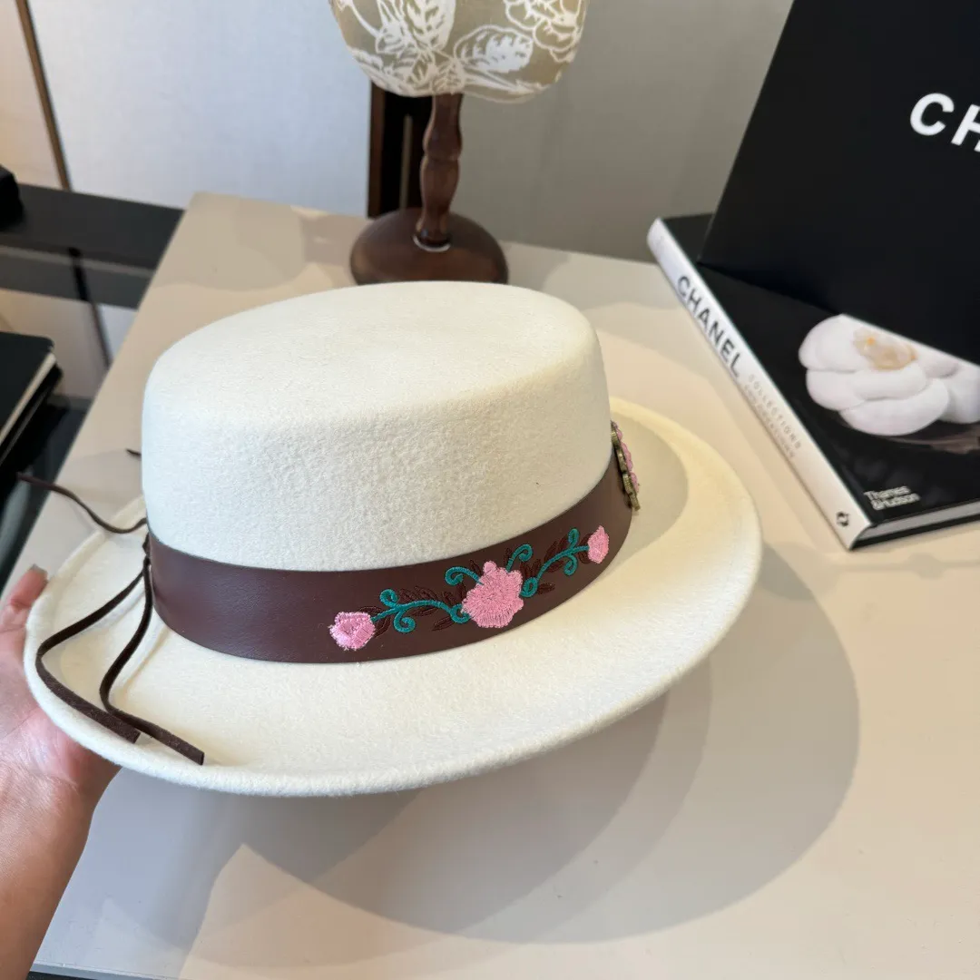 💰210¥ White Gucci new wool top hat, flat top hat, 100% wool fabric 🦙%, head circumference 57cm