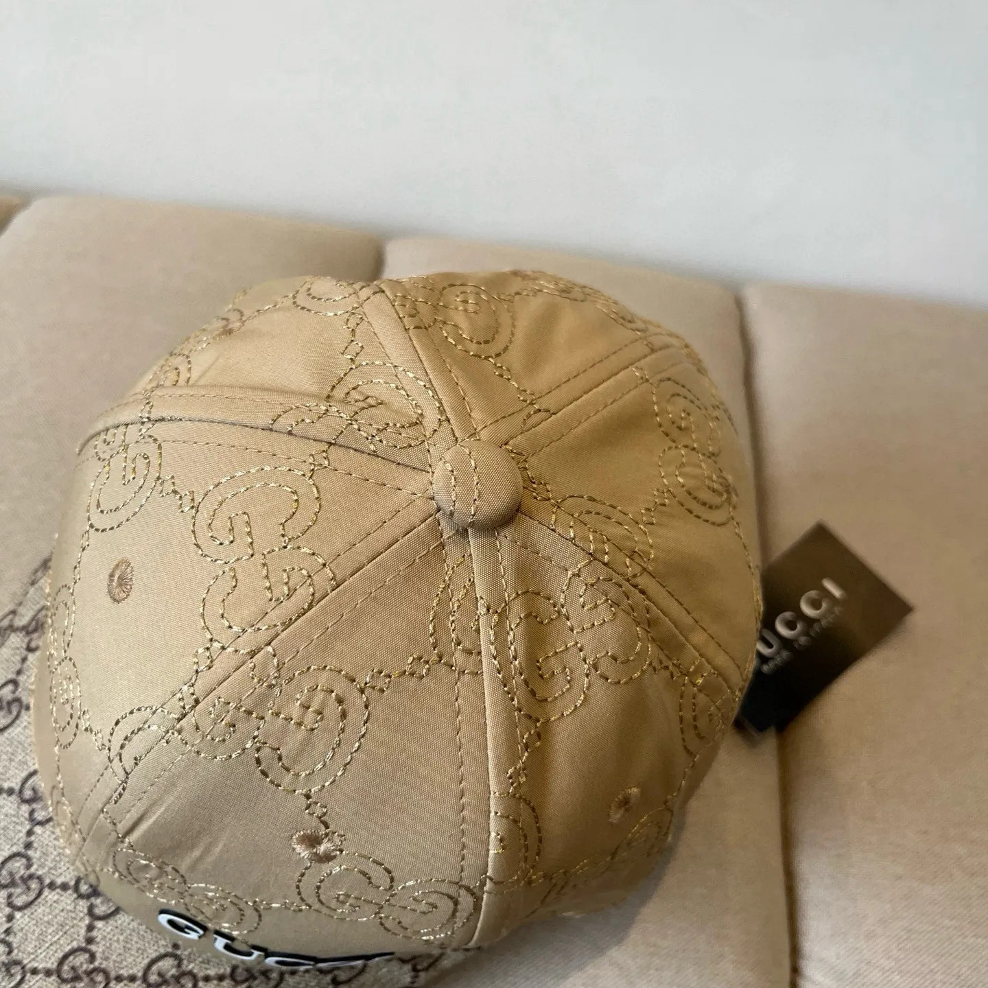 P60 Gucci Baseball Cap♥️GUCCI🧢New product from the official website, baseball cap, original quality, very popular 🔥🎩 The craftsmanship is very exquisite, high-end and classy! Low-key luxury, easy to carry! Running volume!