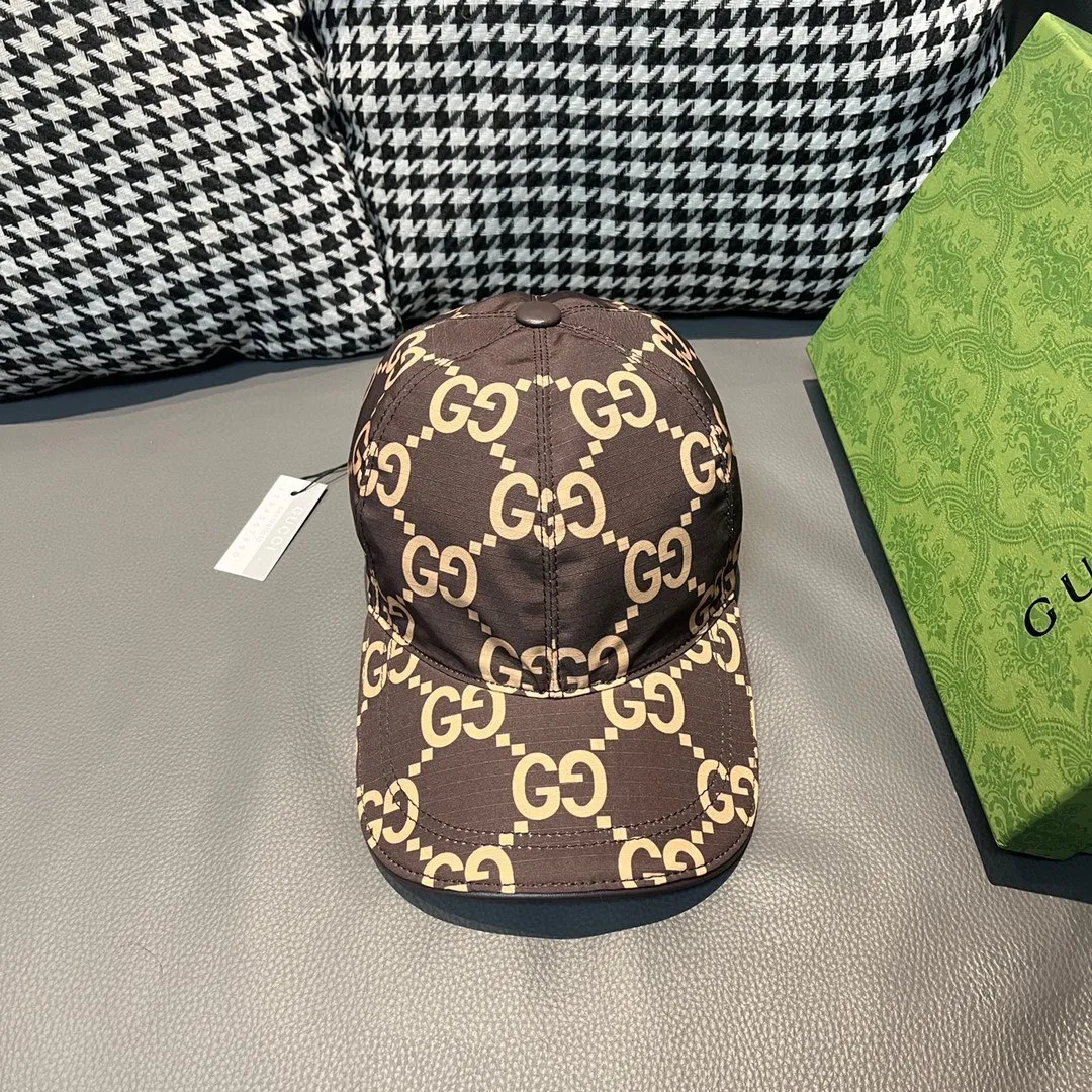 🉐️90 new models shipped from the official website, Gucci's latest original baseball cap, large double G, 1:1 mold customization at the counter, perfect pattern, original canvas fabric + first-layer cowhide, light and breathable! The basic head circumference is 56cm, and the patch is adjustable.