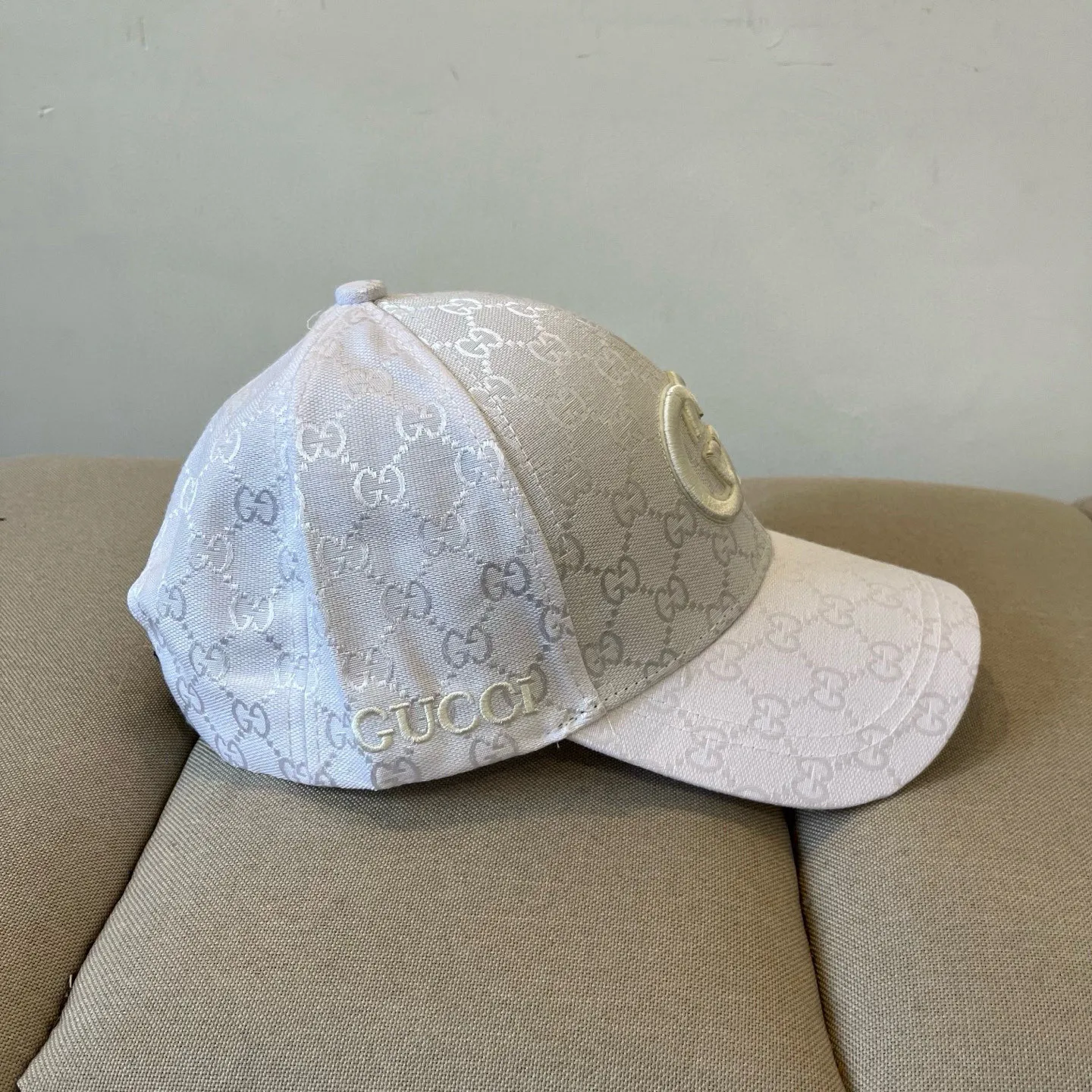 P60 Gucci Baseball Cap♥️GUCCI🧢New product from the official website, baseball cap, original quality, very popular 🔥🎩 The craftsmanship is very exquisite, high-end and classy! Low-key luxury, easy to carry! Running volume!