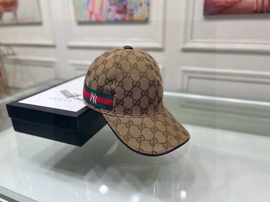 🉐️90, the latest collaboration model of NY&Gucci (Gucci), original baseball cap, 1:1 mold customization, details comparable to counters, original canvas fabric + first-layer cowhide, excellent quality! The first choice for handsome men and beautiful women, fashionable and versatile. The basic head circumference is 56cm, and the patch is adjustable.