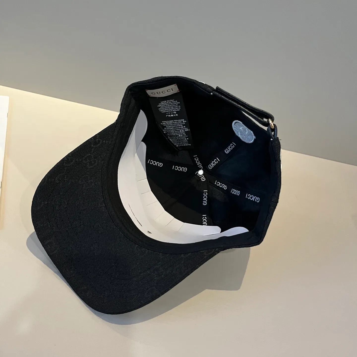 P56 Gucci Baseball Cap♥️GUCCI🧢New product from the official website, baseball cap, original quality, hot arrival 🔥🎩 The craftsmanship is very exquisite, high-end and classy! Low-key luxury, easy to carry! Running volume!