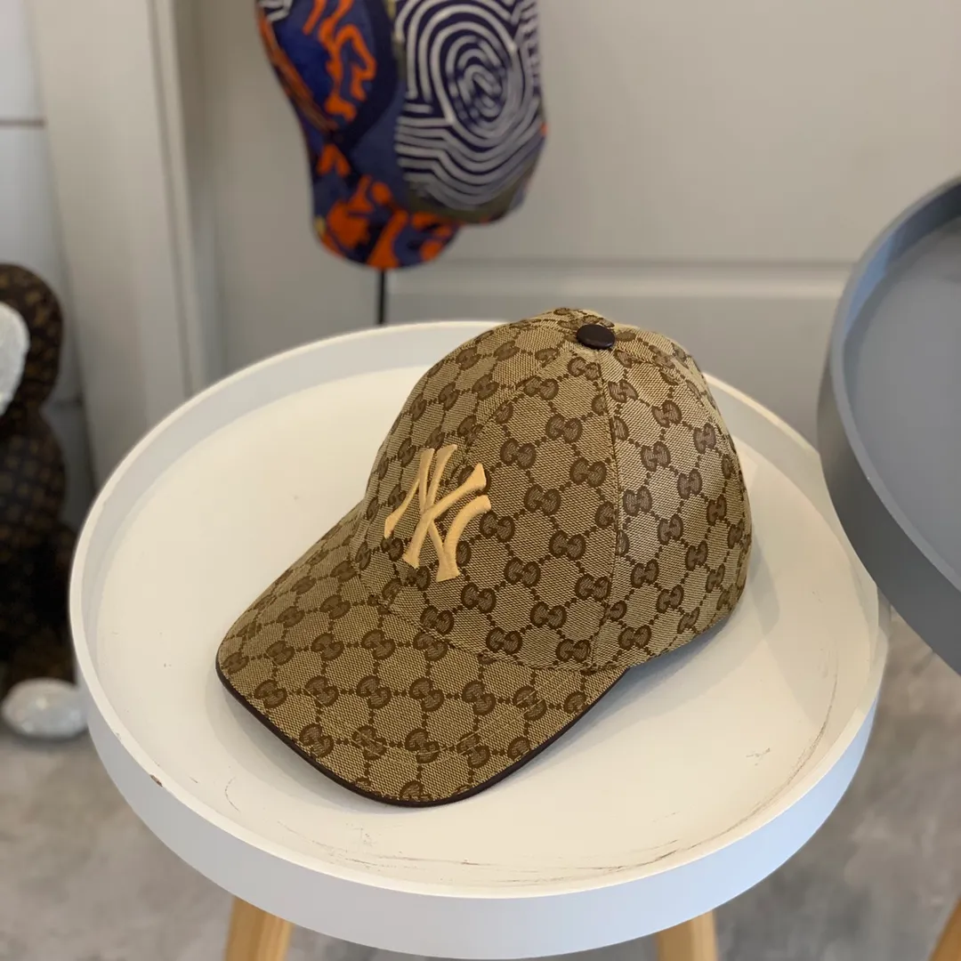 P90 high version Gucci new original baseball cap, NY embroidery, 1:1 mold opening and customization at the counter, heavy embroidery, original canvas + first-layer cowhide, light and breathable! The quality is great, the basic head circumference is 58cm, and the patch is adjustable.
