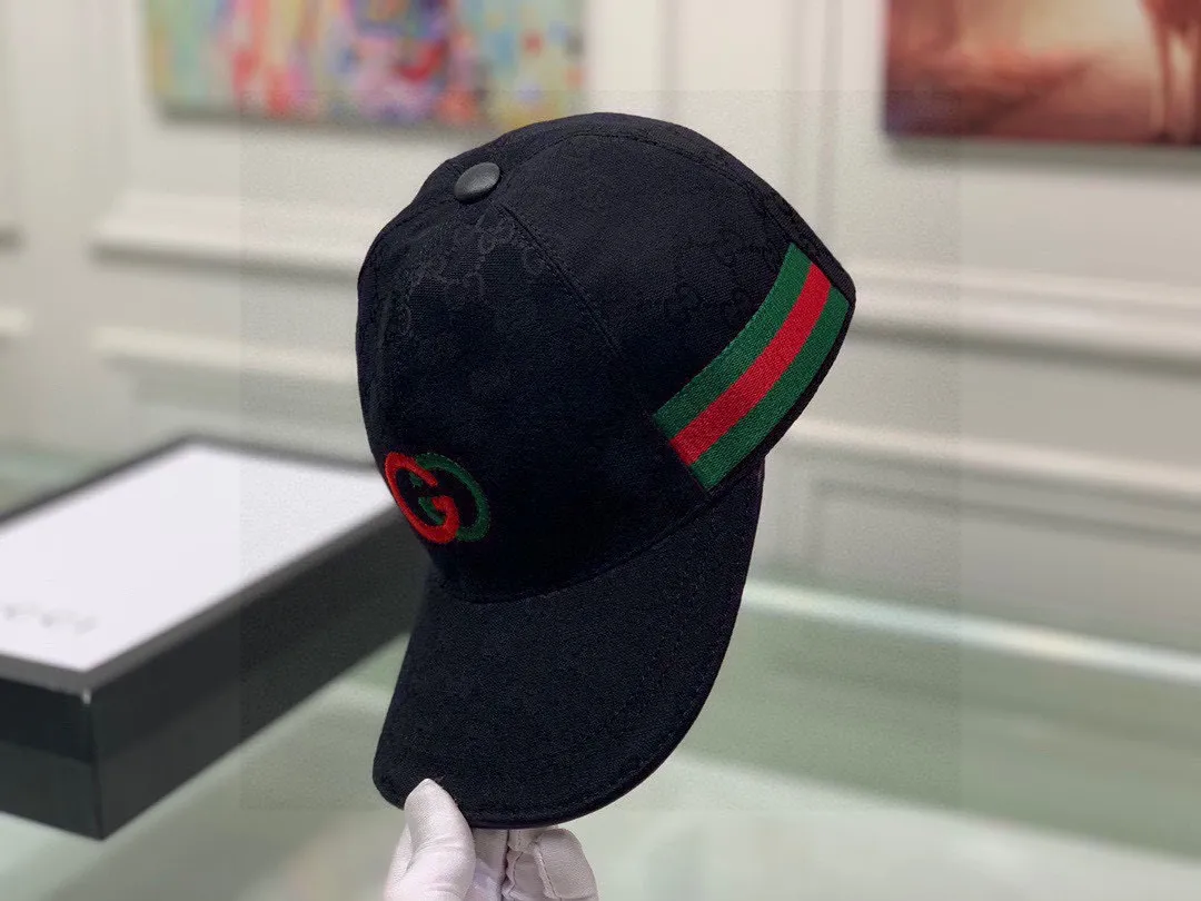 🉐120., Gucci (Gucci) new original baseball cap, red and green double G large embroidery, 1:1 mold customization, heavy embroidery, details comparable to counters, original canvas fabric + first-layer cowhide, excellent quality! The first choice for handsome men and beautiful women, fashionable and versatile. The basic head circumference is 56cm, and the patch is adjustable.