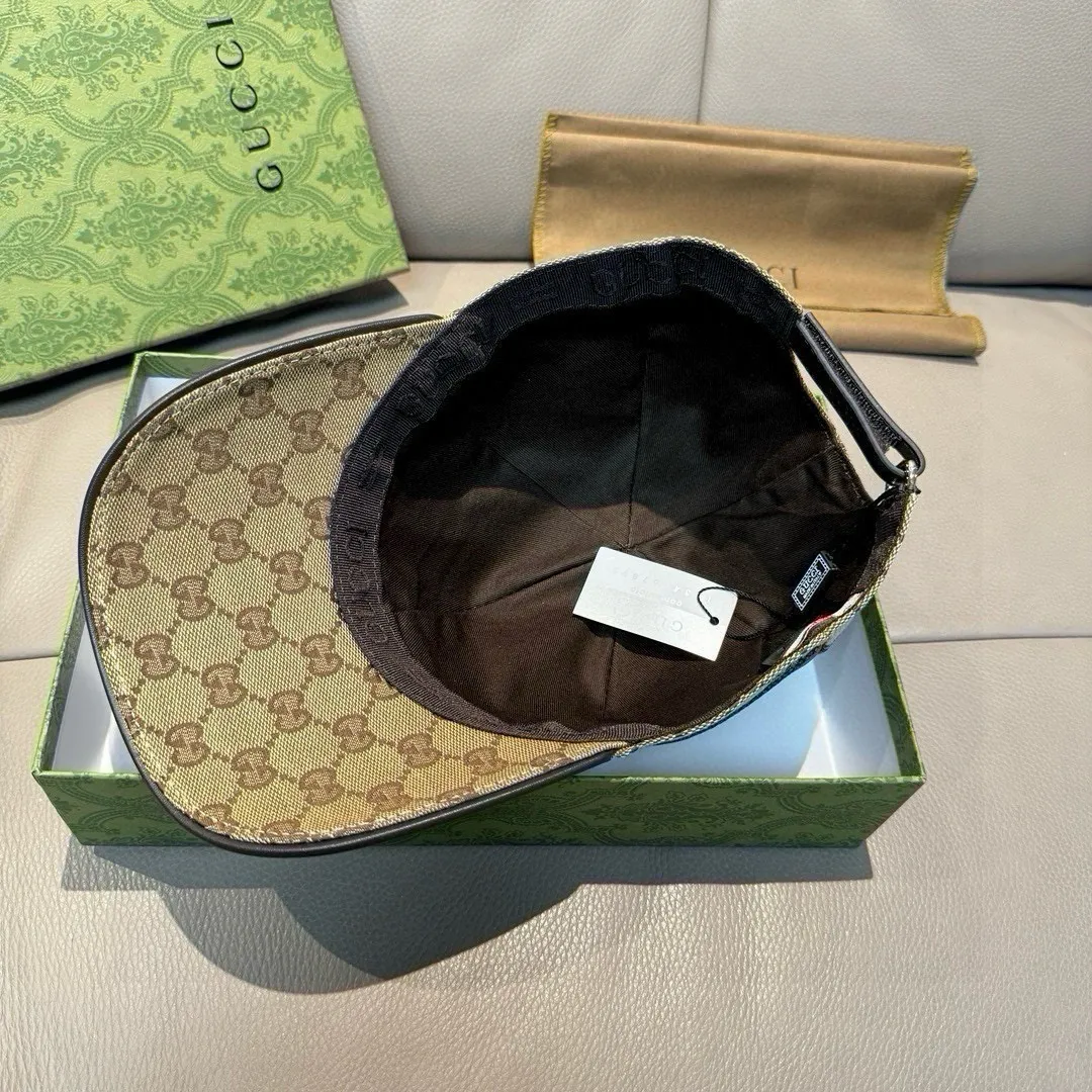 Batch 90, Gucci (Gucci) original baseball cap, bronzing double G, 1:1 mold customization, the highest version, original canvas + first layer of cowhide, pure cotton lining, light and breathable, real shot! To be the most handsome boy among the crowd, it must be you! The basic head circumference is 56cm, and the patch is adjustable.