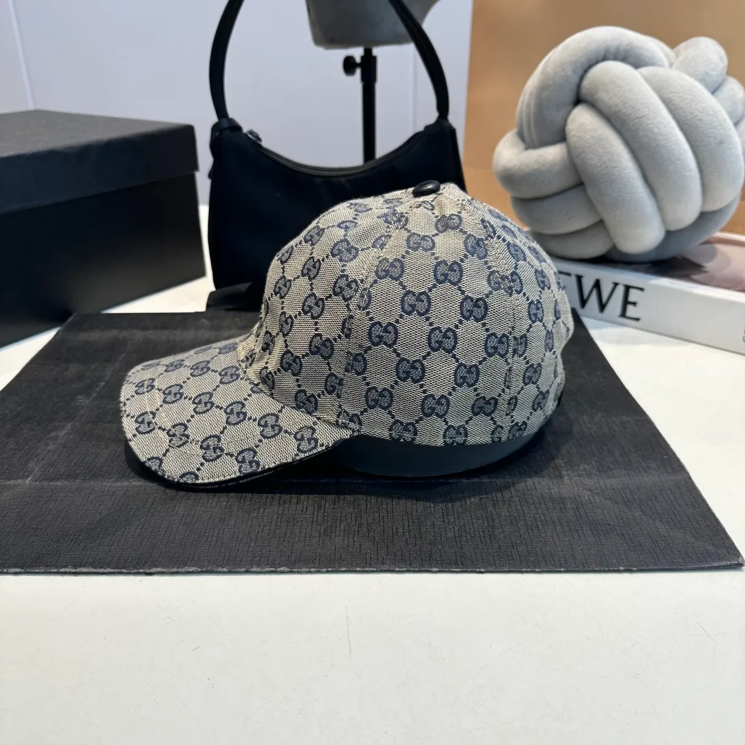 P60 Gucci (Gucci) classic original baseball cap😍Customized with 1:1 mold opening at the counter, the highest version, the original canvas is light and breathable! Photographed in real life, suitable for men and women in all seasons, basic head circumference 56cm, adjustable patches.