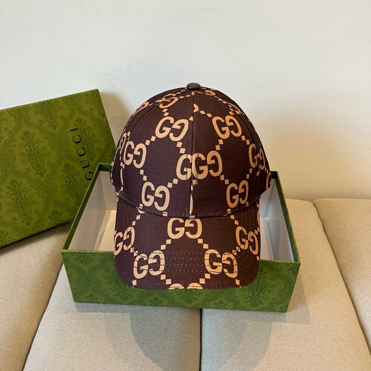 P60 Gucci Baseball Cap♥️GUCCI🧢New product from the official website, baseball cap, original quality, very popular 🔥🎩 The craftsmanship is very exquisite, high-end and classy! Low-key luxury, easy to carry! Running volume!