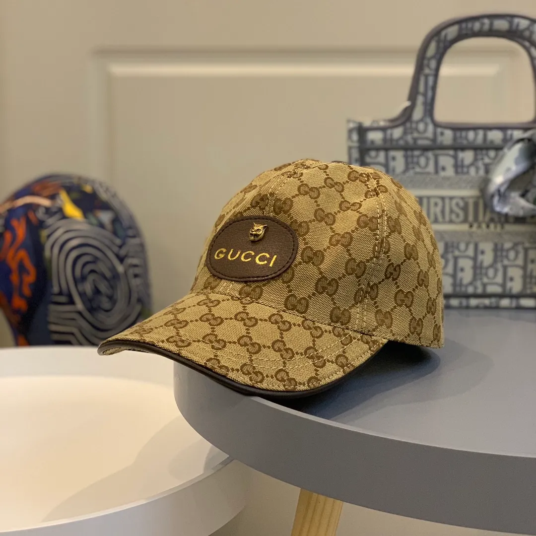 P130 Gucci (Gucci) new original baseball cap, big bee embroidery, 1:1 mold customization, heavy embroidery, details comparable to counters, original canvas + first-layer cowhide, pure cotton lining, great quality! The first choice for handsome men and beautiful women, fashionable and versatile. Basic head circumference 56, adjustable patch
