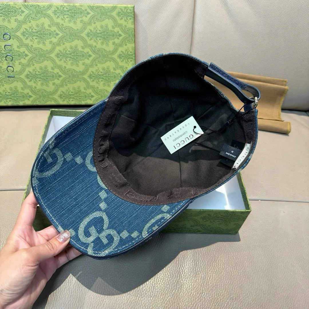 p90., Gucci Gucci’s new original baseball cap, large double G, 1:1 mold opening and customization at the counter, perfect matching pattern, original canvas fabric + first-layer cowhide, light and breathable! The basic head circumference is 56cm, and the patch is adjustable.