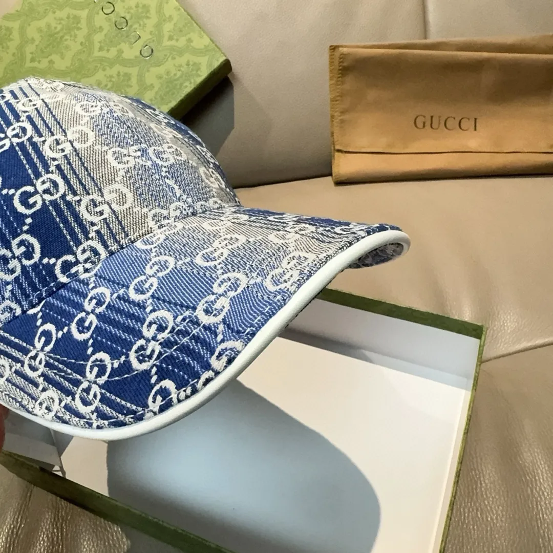 p90, Gucci (Gucci) new original baseball cap, gradient candy double G, 1:1 mold opening and customization at the counter! Original denim fabric + first-layer cowhide, light and breathable! Actual photo, suitable for men and women, basic head circumference 56cm, adjustable patch.
