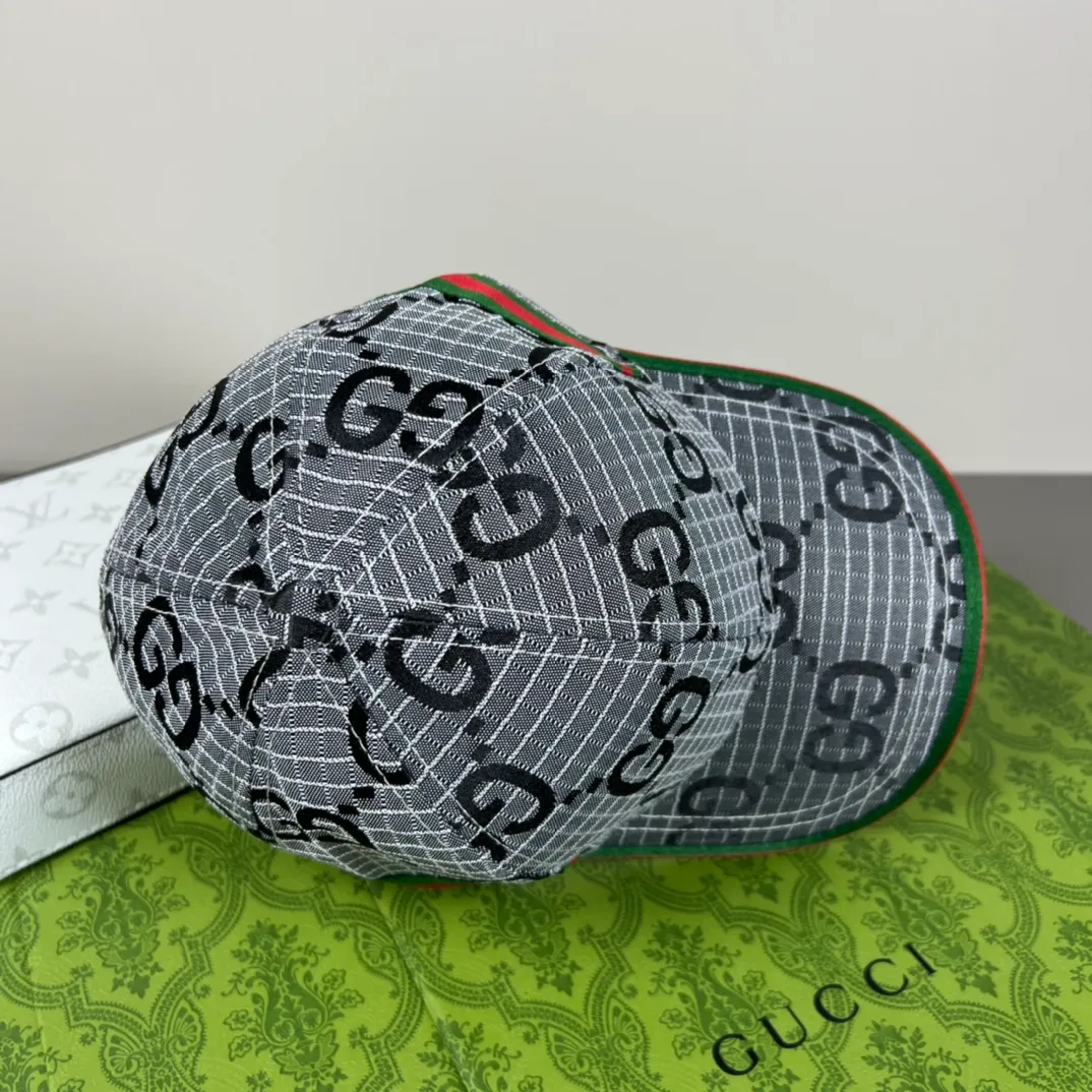 P50💰Gucci Baseball Cap♥️GUCCI🧢Official website new product, baseball cap, original quality, hot arrival 🔥🎩 The craftsmanship is very exquisite, high-end and classy! Low-key luxury, easy to carry! Running volume!