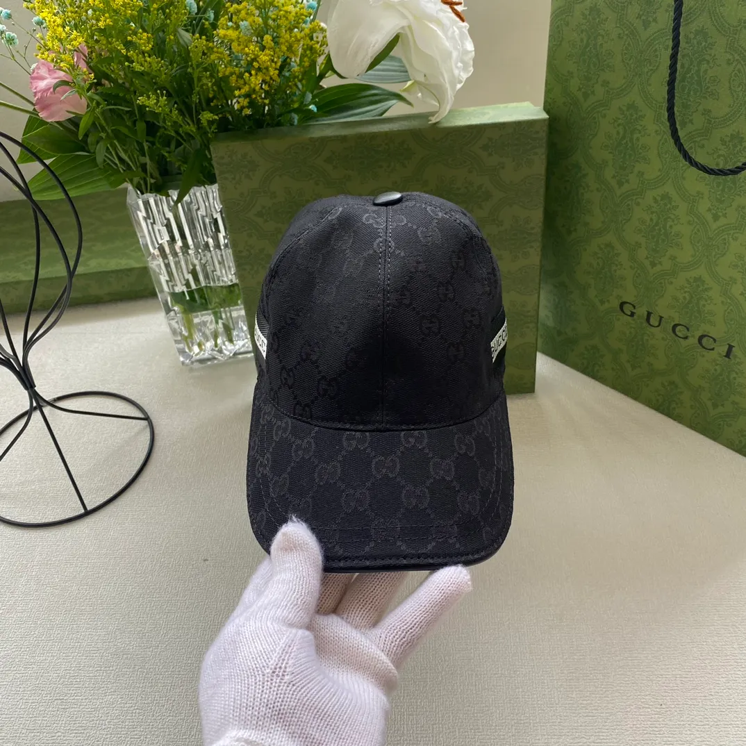 Special batch of 90 Gucci (Gucci) classic original baseball caps😍😍, 1:1 mold opening and customization at the counter, the highest version, original canvas fabric + first-layer cowhide, pure cotton lining, light and breathable! Photographed in real life, suitable for men and women in all seasons, basic head circumference 56cm, adjustable patches.