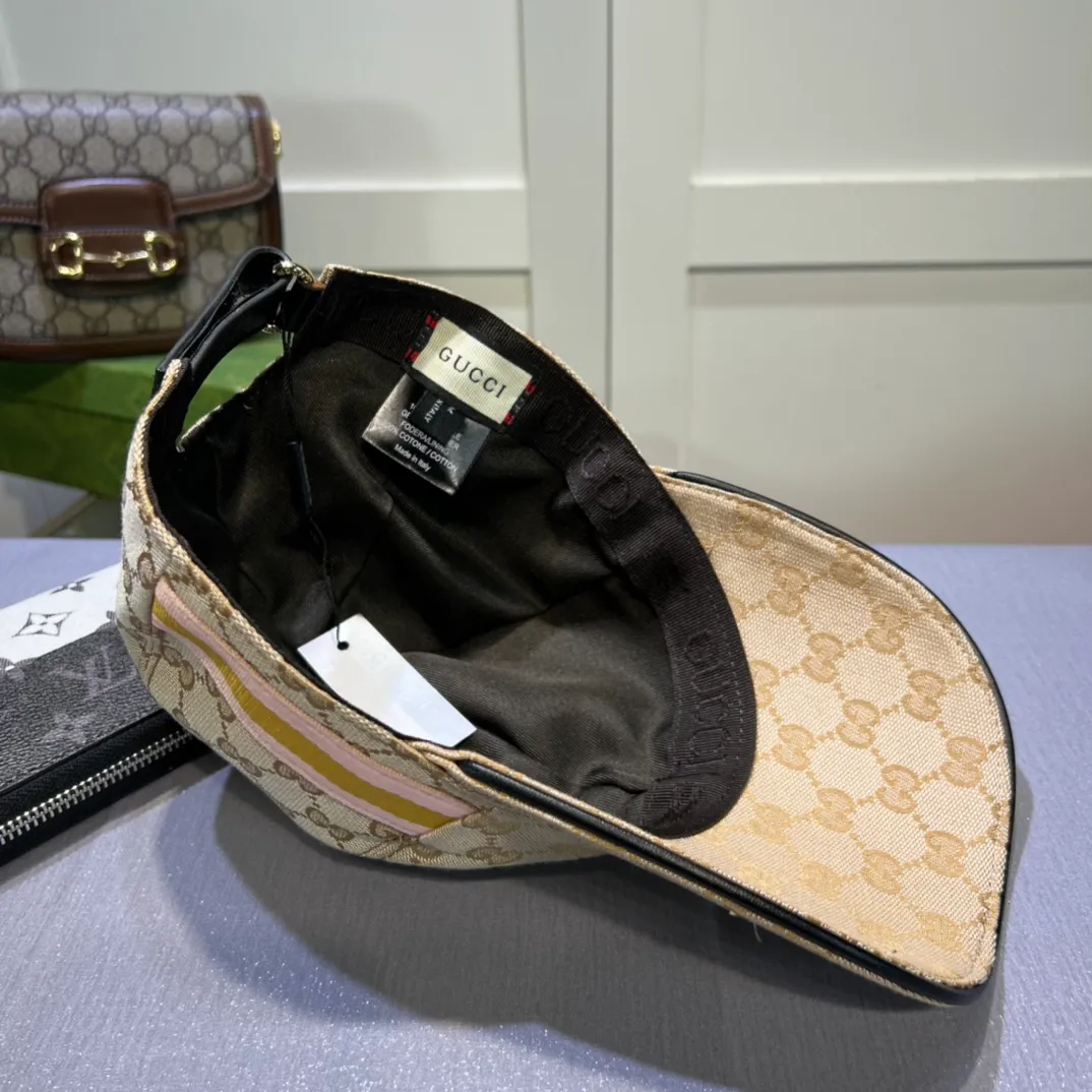 P90💰10,000-year-old classic model shipped! Gucci (Gucci) classic original baseball cap 😍😍Customized at the 1:1 counter mold, the highest version, original canvas + first layer of cowhide, pure cotton lining, light and breathable! Photographed in real life, suitable for men and women in all seasons, basic head circumference 56cm, adjustable patches.