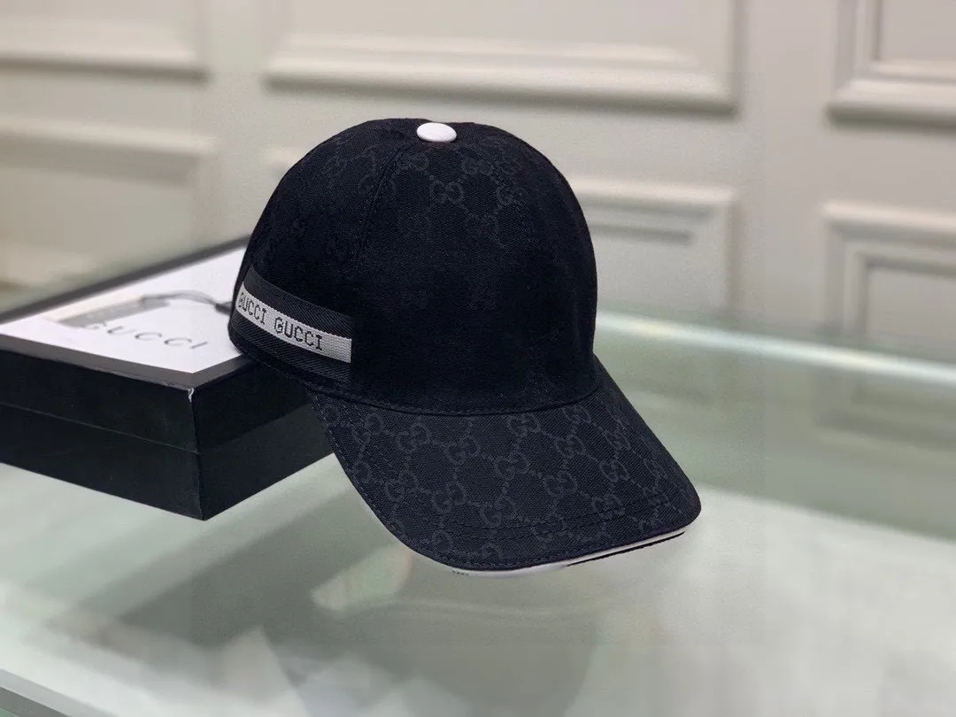 🉐90 Comes with box bag, Gucci (Gucci) classic original baseball cap, logo webbing, 1:1 mold customization, original canvas fabric + first-layer cowhide, popular purchasing agent, versatile style for men and women, great quality! The basic head circumference is 56cm, and the patch is adjustable.