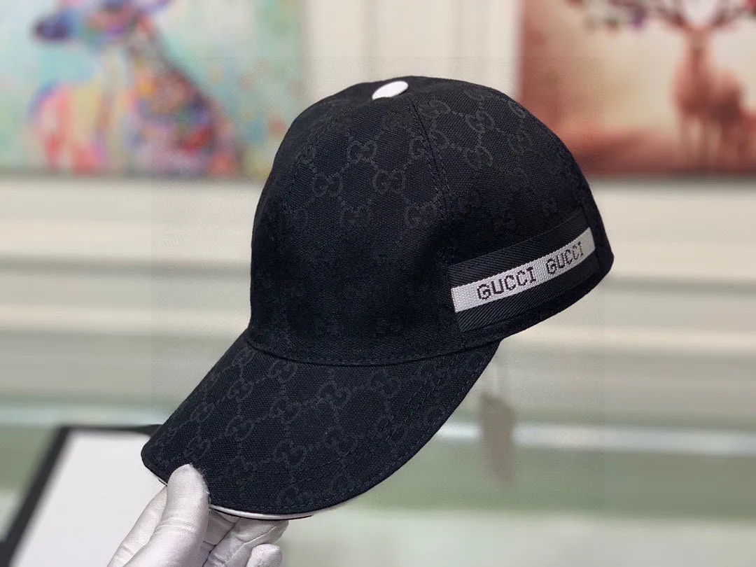 🉐90 Comes with box bag, Gucci (Gucci) classic original baseball cap, logo webbing, 1:1 mold customization, original canvas fabric + first-layer cowhide, popular purchasing agent, versatile style for men and women, great quality! The basic head circumference is 56cm, and the patch is adjustable.