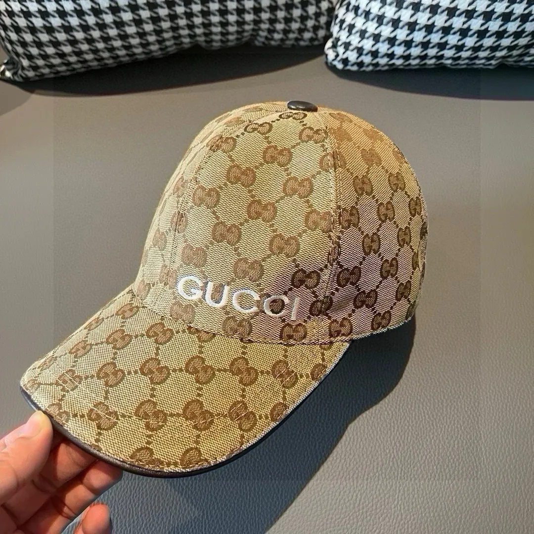 p90 new model shipped!   , Gucci (Gucci) latest original baseball cap, Gucci small embroidery, 1:1 mold opening and customization at the counter, the highest version, original canvas + first-layer cowhide, pure cotton lining, light and breathable! Photographed in real life, suitable for men and women in all seasons, basic head circumference 56cm, adjustable patches.
