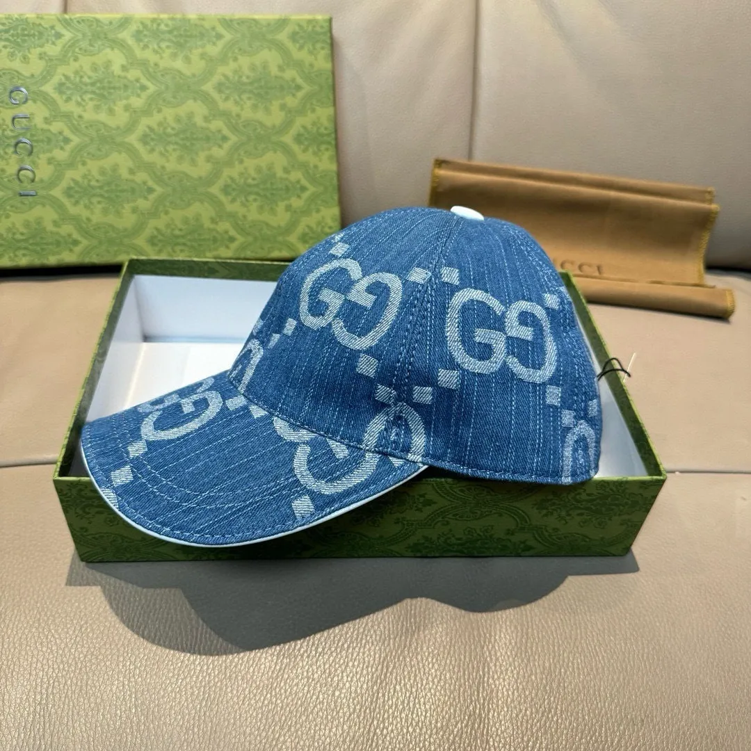 p90., Gucci Gucci’s new original baseball cap, large double G, 1:1 mold opening and customization at the counter, perfect matching pattern, original canvas fabric + first-layer cowhide, light and breathable! The basic head circumference is 56cm, and the patch is adjustable.