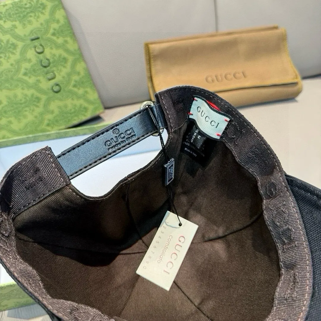 Batch 90, Gucci (Gucci) new spring and summer original baseball cap, logo webbing, 1:1 mold customization, original canvas fabric + first-layer cowhide, popular purchasing agent, versatile style for men and women, great quality! The basic head circumference is 56cm, and the patch is adjustable.