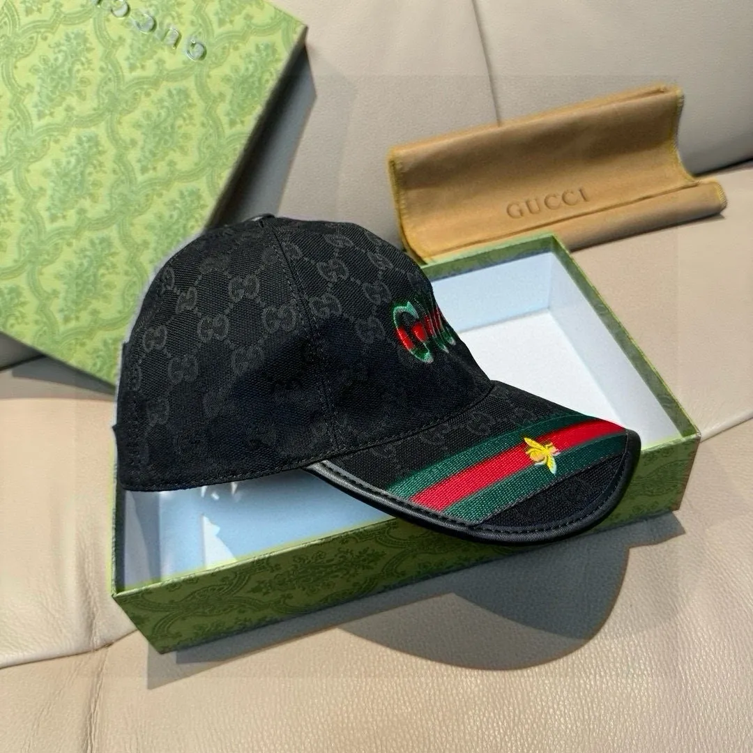 P90, Gucci's new original baseball cap, 1:1 mold customization, heavy embroidery, details comparable to those at counters, original canvas fabric + first-layer cowhide, great quality! The first choice for handsome men and beautiful women, fashionable and versatile. The basic head circumference is 56cm, and the patch is adjustable.