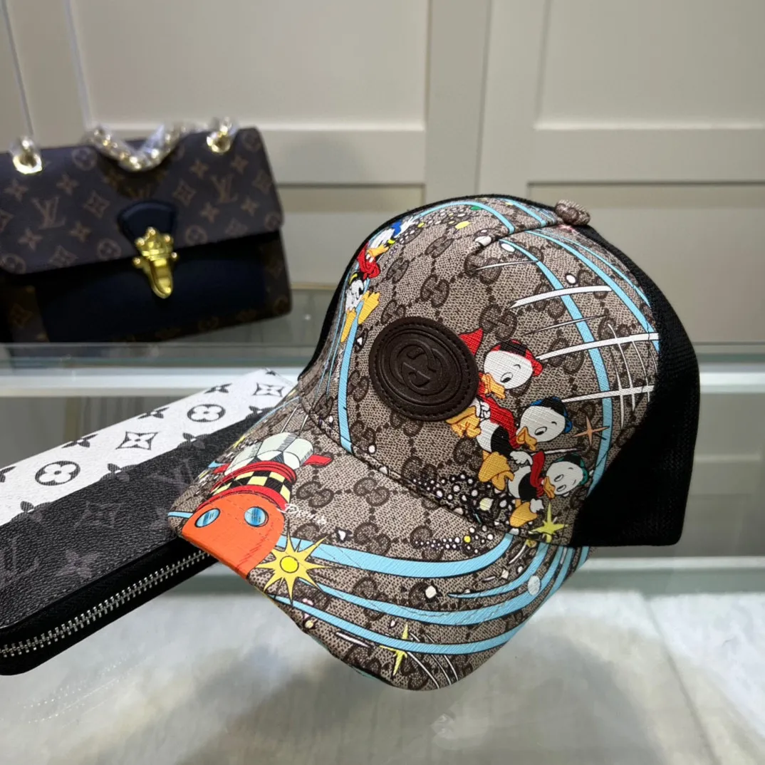 P56 comes with dust bag [GUCCI] New simple embroidered baseball cap at the counter, very trendy! Casual and sports style, classic production, super easy to match!