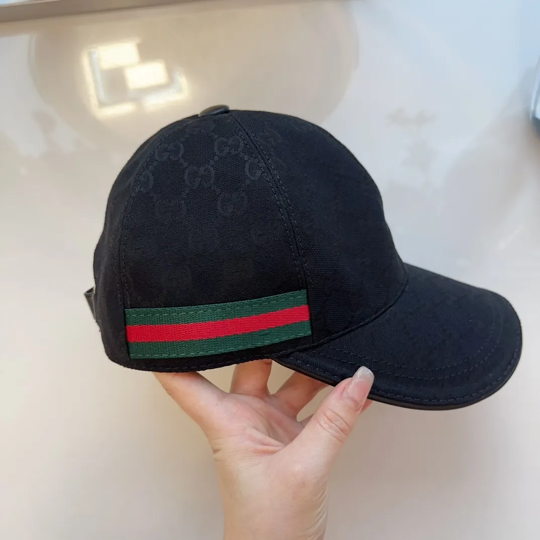 P90 Gucci (Gucci) classic original baseball cap😍😍Little Bee, 1:1 mold opening and customization at the counter, the highest version, original canvas fabric + first layer of cowhide, pure cotton lining, light and breathable! Photographed in real life, suitable for men and women in all seasons, basic head circumference 56cm, adjustable patches.