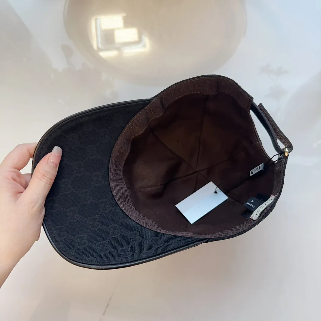 P90 Gucci (Gucci) classic original baseball cap😍😍Little Bee, 1:1 mold opening and customization at the counter, the highest version, original canvas fabric + first layer of cowhide, pure cotton lining, light and breathable! Photographed in real life, suitable for men and women in all seasons, basic head circumference 56cm, adjustable patches.
