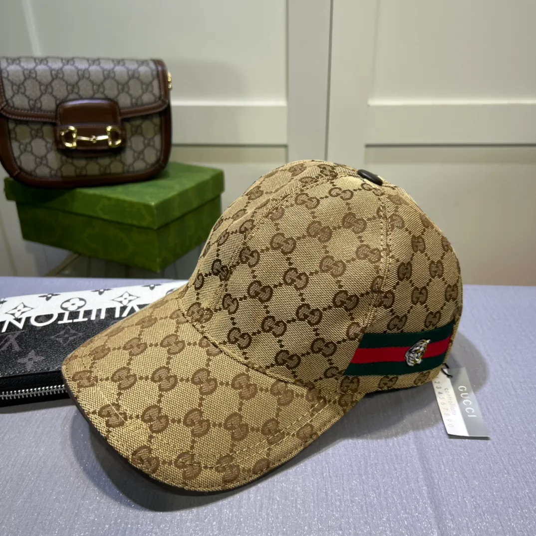 P80💰10,000-year-old classic model shipped! Gucci (Gucci) classic original baseball cap 😍😍Customized at the 1:1 counter mold, the highest version, original canvas + first layer of cowhide, pure cotton lining, light and breathable! Photographed in real life, suitable for men and women in all seasons, basic head circumference 56cm, adjustable patches.
