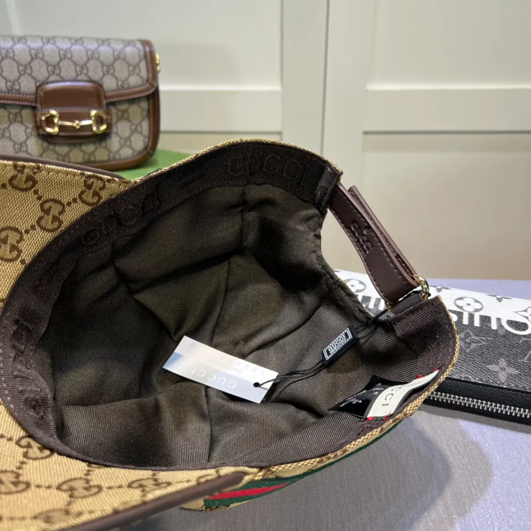 P80💰10,000-year-old classic model shipped! Gucci (Gucci) classic original baseball cap 😍😍Customized at the 1:1 counter mold, the highest version, original canvas + first layer of cowhide, pure cotton lining, light and breathable! Photographed in real life, suitable for men and women in all seasons, basic head circumference 56cm, adjustable patches.