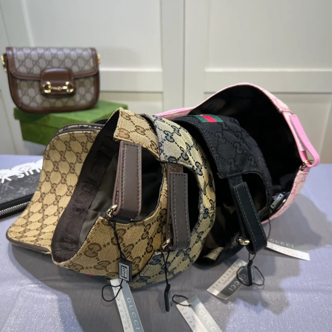 P80💰10,000-year-old classic model shipped! Gucci (Gucci) classic original baseball cap 😍😍Customized at the 1:1 counter mold, the highest version, original canvas + first layer of cowhide, pure cotton lining, light and breathable! Photographed in real life, suitable for men and women in all seasons, basic head circumference 56cm, adjustable patches.