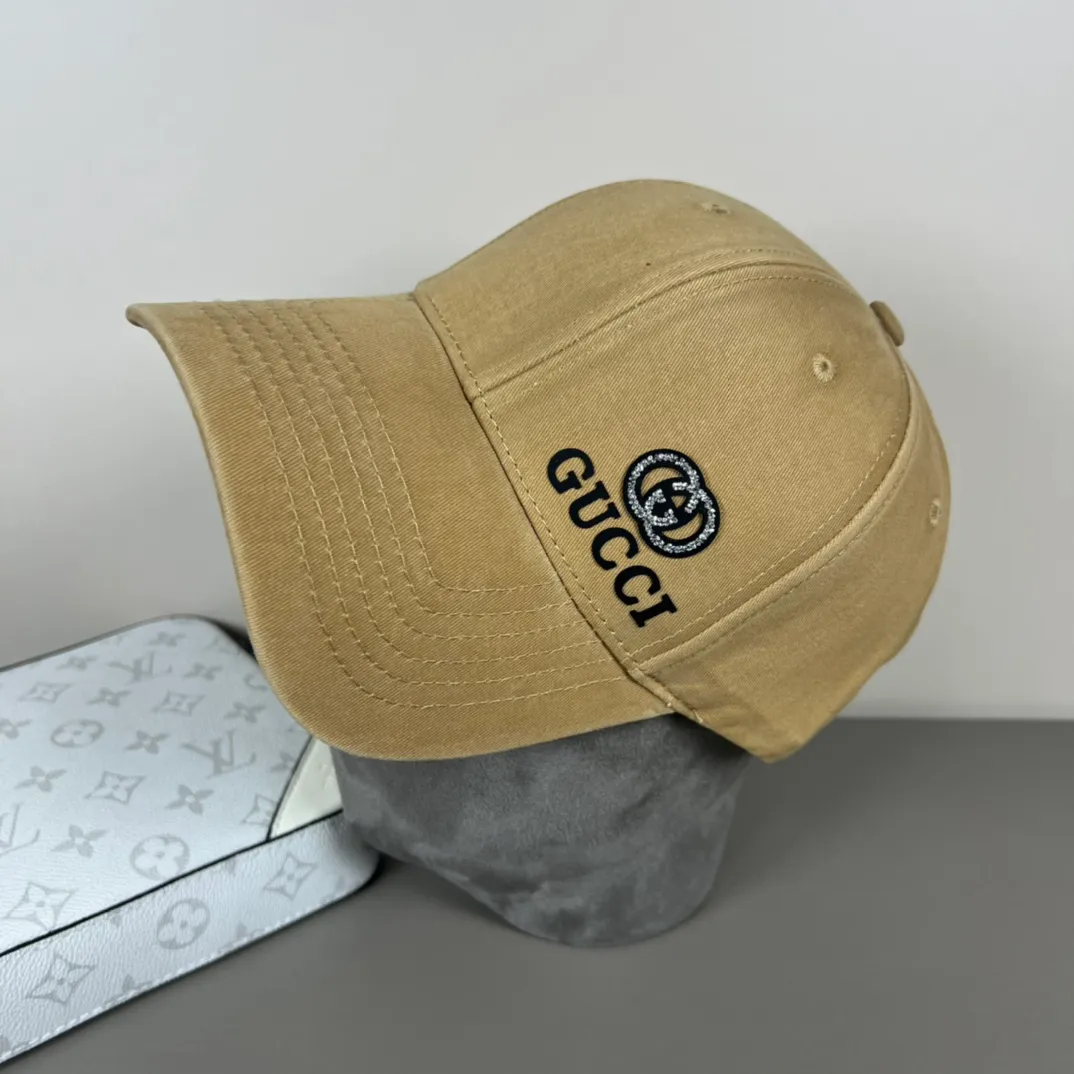 P56💰Gucci Baseball Cap♥️GUCCI🧢Official website new product, baseball cap, original quality, hot arrival 🔥🎩 The craftsmanship is very exquisite, high-end and classy! Low-key luxury, easy to carry! Running volume!
