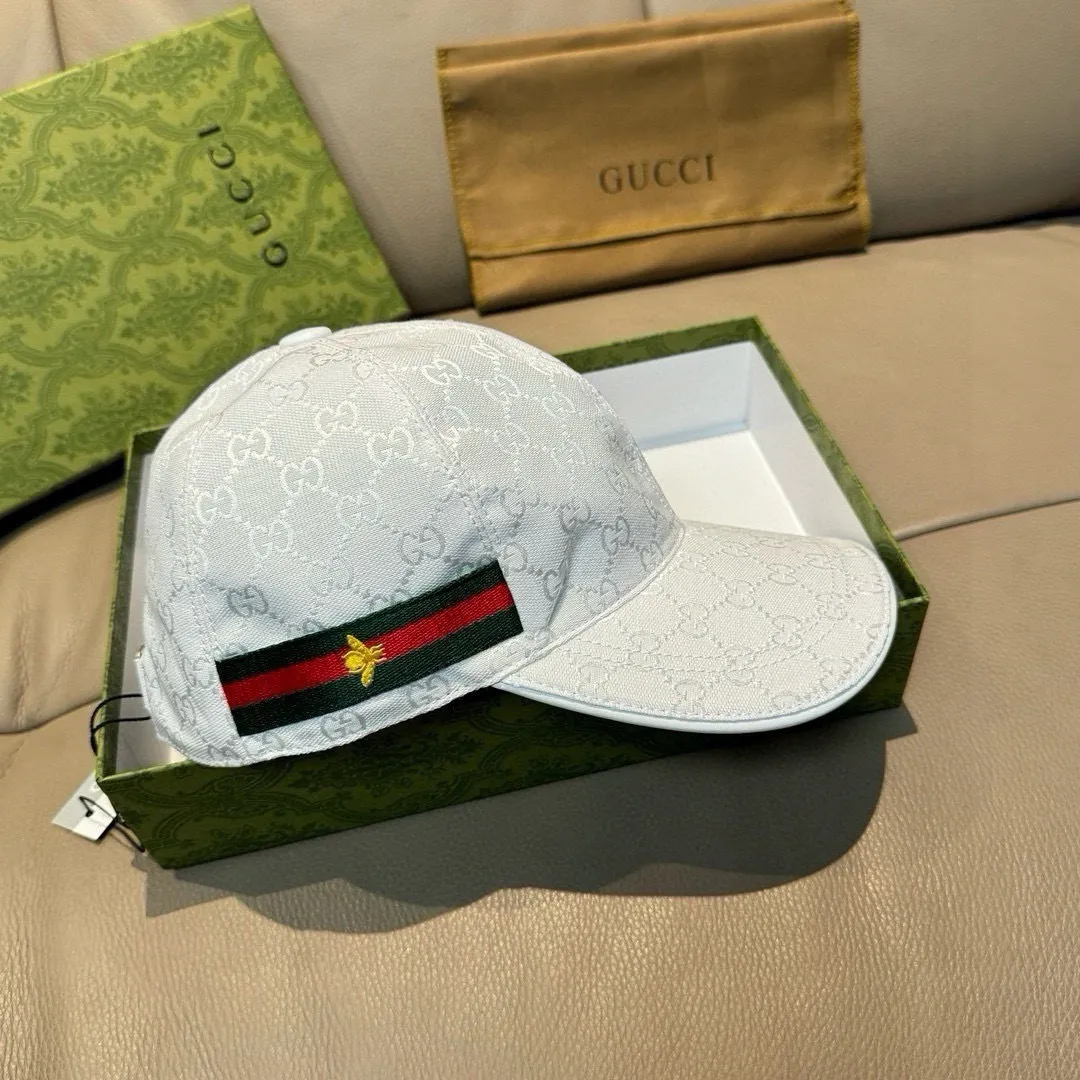 p90 ten thousand year classic model shipped!   , Gucci (Gucci) classic original baseball cap😍😍Little Bee, 1:1 mold opening and customization at the counter, the highest version, original canvas fabric + first layer of cowhide, pure cotton lining, light and breathable! Photographed in real life, suitable for men and women in all seasons, basic head circumference 56cm, adjustable patches.